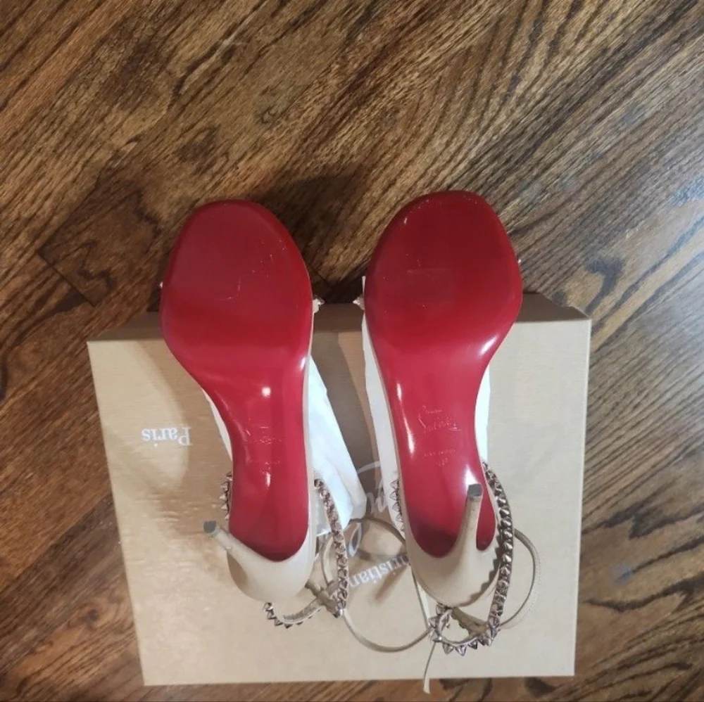 Christian louboutin sz40 nude - Picture 1 of 4